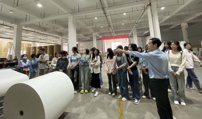 外國語學院英語系師生赴企業開展技術交流學習活動